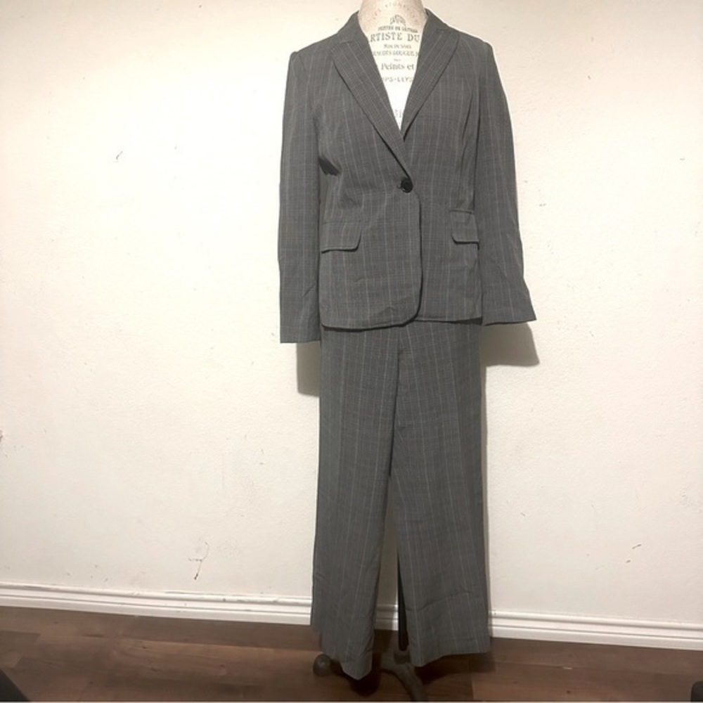 Rafaella suit   HG
